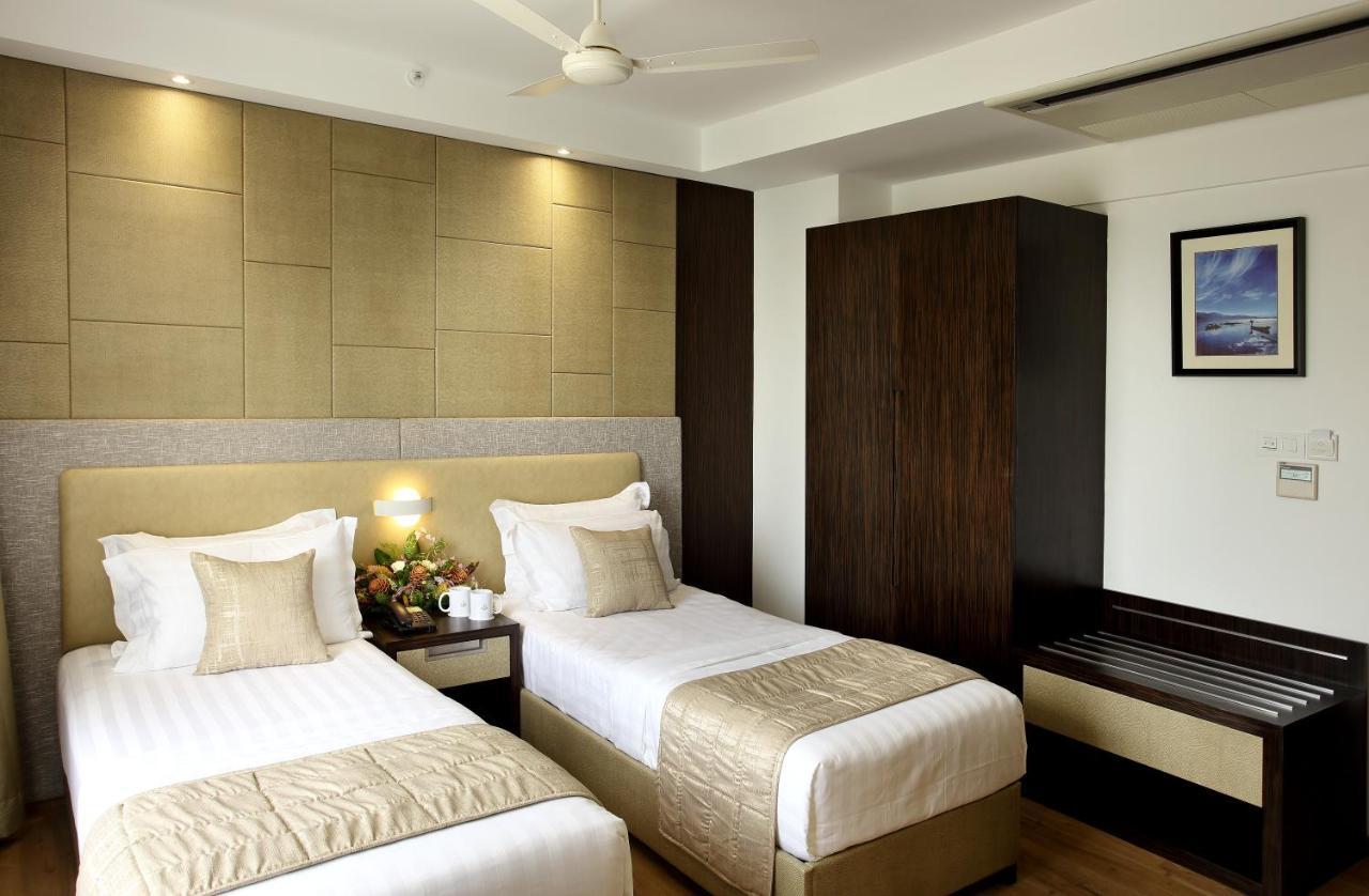 Sugar Business Hotel Kochi Exteriör bild